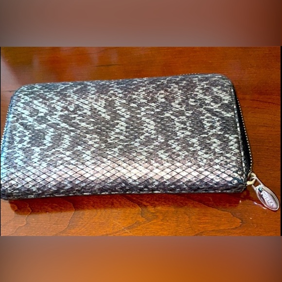 “FURLA” 🇮🇹 SNAKESKIN ZIP AROUND WALLET. EUC  ⭐️Sale w/Dis.Shipping! - Picture 2 of 8